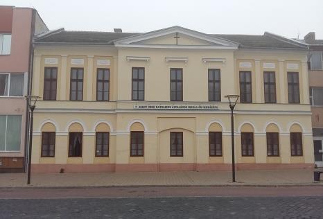 GIMNÁZIUM