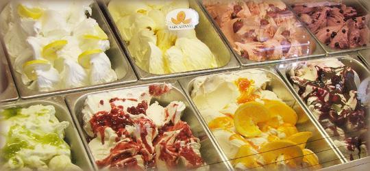 Cukrászda és fagylaltozók/ Süßwaren und Ice Cream Shop Kis Virág