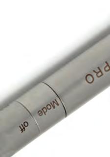 készlet: kézidarab, 8 mm-es fényvezető, 2 akku, töltő egység, hálózati kábal EU/ UK adapter, kemény fényvédő, 3 puha fényvédő 047 002 1 db 371.
