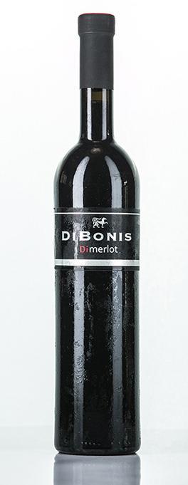 DiMerlot A sötétrubint szín bársonyos, titokzatos ízvilággal párosul. A lágy tannin struktúra, a jellegzetes gyümülcsösség telt, harmonikus ízt kölcsönöz a bornak.