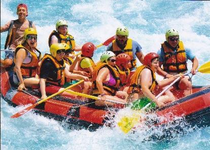 Rafting Egy kihagyhatatlan élményekben gazdag túra, mely Antalya hegyvidéki részén, természetvédelmi területnek számító Köprülü kanyonban, a kezdők számára is könnyen teljesíthető fehéren habzó