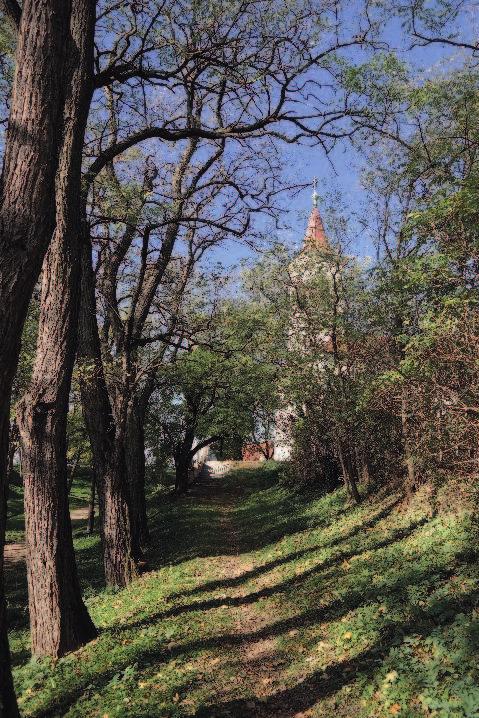 templomtoronyhoz vezető lépcsőig.