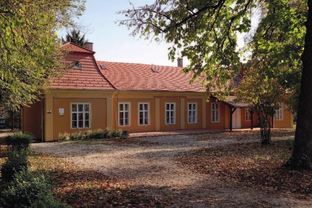 18 Örökségünk 3.3.5. Tamássy-Margalit kúria A hajdani Tamássy-Margalit kúria ma felújított formában a könyvtárnak és az orvosi rendelőnek ad otthont.