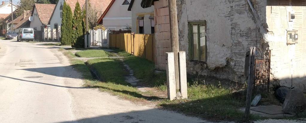Az épületek ritmusa is jelentősen hozzájárul az egységes megjelenéshez, ami a közel azonos