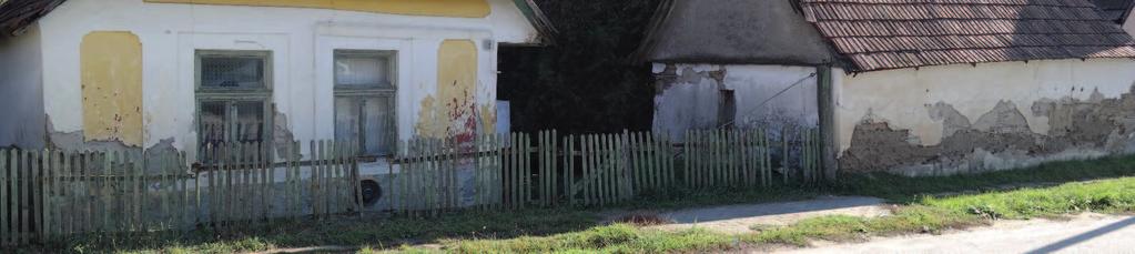 Az úti-falvak madártávlati képe fésűs rajzolatú. Az út mentén a hosszú házak és a köztük lévő udvarok azonos ritmusban váltakoznak.