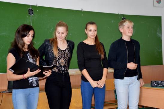 Nyelvi verseny Az őszi szünet előtti utolsó héten (október 25-én) mérették meg magukat azok a nyelveket beszélő
