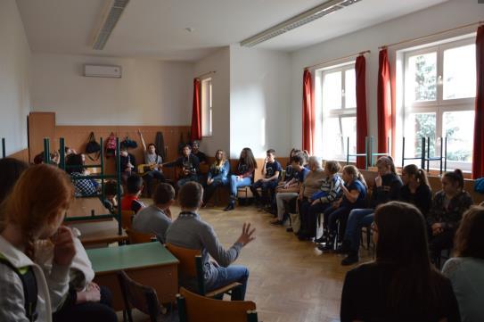Ez volt a második alkalom, hogy a két korcsoportnak, a fiataloknak és a felnőtteknek szóló programot összekapcsoltuk: a kezdő és záró istentisztelet közös alkalom volt, közben párhuzamosan volt