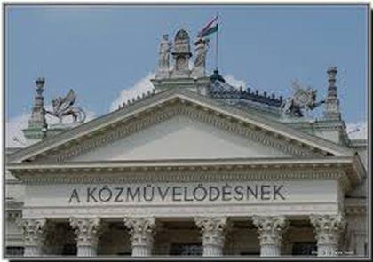 M agyarország laptörvénye szerint a kulturális értékek a nemzet közös örökségét képezik, amelynek védelme, fenntartása és a jövő nemzedékek számára való megőrzése az állam és mindenki kötelessége.