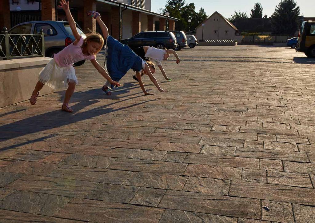 ÚTMUTATÓNK a könnyebb tájékozódás érdekében Felület Felhasználás Terhelhetőség ÓDON Kalapácsos technológiával öregített felület LAKOSSÁGI Otthoni, igényes megoldásokhoz 4,5 cm 5 cm Gyalogos és