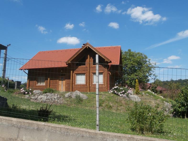 Lakóépület a Szuttai dűlőn.