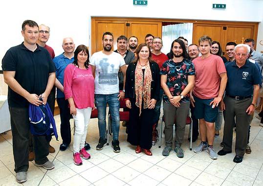 ismerkedhetek meg a résztvevõk a sakk emberi oldalával. Az elsõ versenynap 48 egyéni, míg a második versenynap 14 csapat versenyzõje között kerültek kiosztásra az alábbi díjak.