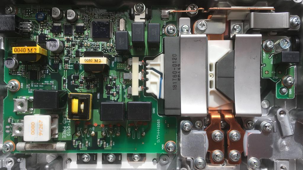 Már csak egy utolsó restanciám maradt: a DC/DC fotója: Teljesen átlagos DC/DC, a gagyibb transzformátoros FET meghajtással; ellenütemő primer oldal; középmegcsapolásos, kétutas egyenirányítós
