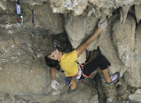 ultra-maraton, szikla- és hegymászás vagy felfedezés).
