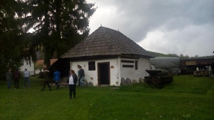 örökségünk e nyelv. "Oh jól vigyázz, mert anyád nyelvét bízták rád a századok. S azt meg kell védened. Hallgass reám.