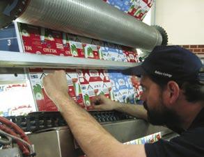 Tetra Pak-CSAOSZ: 20 éve együtt ôrizzük, ami jó A budaörsi Tetra Pak gyárban jelenleg hat különbözô méretû italoskartont gyártunk tíz különbözô kivitelben.