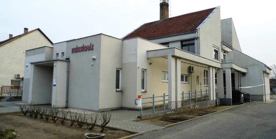 Állandó lakossága: 4373 (KSH 2011-es adat) Lakónépessége: 4246 (KSH 2011-es adat) Megközelíthetősége Vasút: a 100-as jelzésű Budapest-Záhony fővonalának egyik állomása, Közút: egy 6 és egy 2