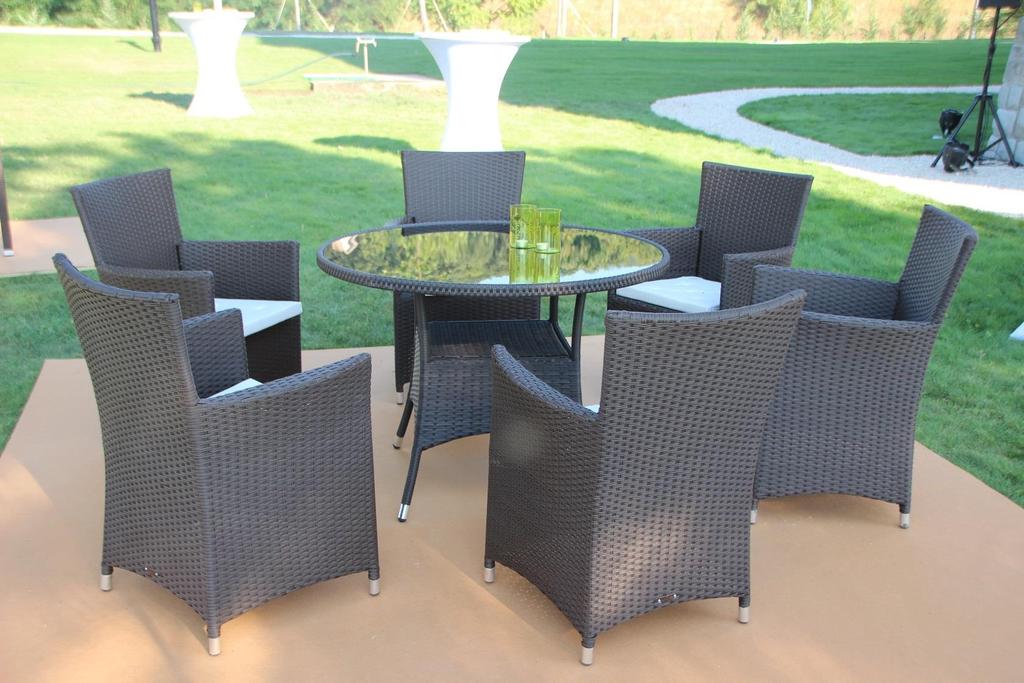 Rattan garnitúra Rattan ülőgarnitúra / rattan sets 6 szett/sets (1 asztal+4 szék / 1 tabla + 4 chairs) 2 kanapé / sofa Szék/chairs: 60x60cm ülés/seat, háttámla/backrest: 50 cm széles/wide