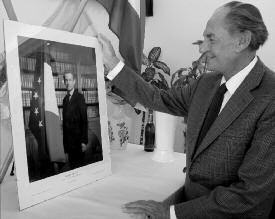 megőrizte magyarságát, magyar gyökereit. KO S S U T H 264 ol dal 132 200 mm várható megjelenés: április 2900 Ft TONY BLAIR AZ UTAZÁS ISBN 978-963-09-6663-4 Tony Blair 1953-ban született Edinburghban.