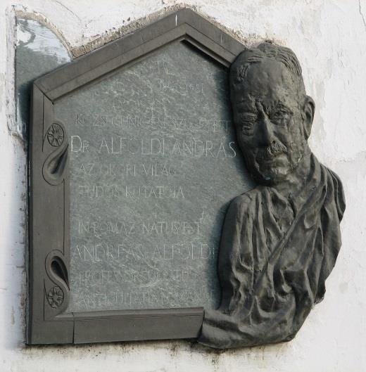 dr. Alföldi András emléktábla Cím: Kossuth Lajos utca 48. Helyrajzi szám: 30 emléktábla Avatás éve: 1995.