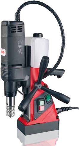 100 Watt kg tömeg: 10,5 kg Magfúró fúrásmélysége: 50,0 fordulatszám: 700 f/perc Befogás: Weldon 19,0 (3/4 ) névleges feszültség: 220-240