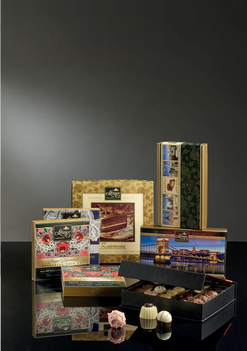 1 2 3 4 5 Praliné válogatás népmûvészet Praliné selection, folk art Szamos zsúrtorta díszdobozban Szamos party cake in a decorative box Szamos ganache desszert díszdobozban Szamos ganache