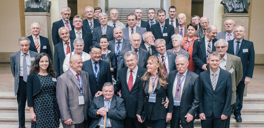 Világűrben járt magyarok BME kötődései Azt mindenki tudja, hogy Farkas Bertalan az első magyar, aki kijutott a világűrbe: 1980. május 26-án a Szojuz-36 fedélzetén.