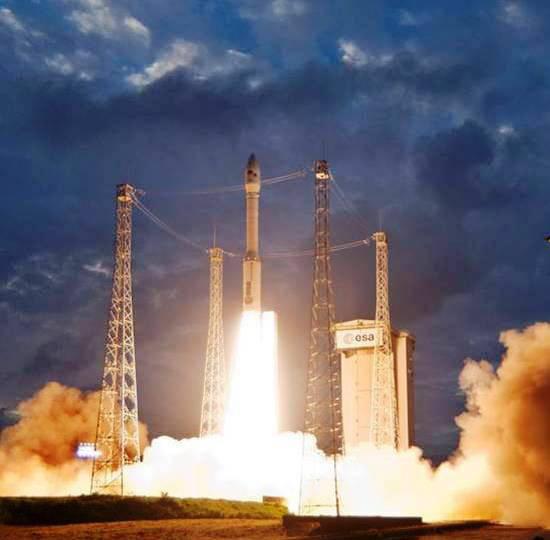 Az első magyar műhold sikeres missziójának emlékezetes pillanatai 2012-15 Startol a Vega és orrkúpjában a Masat-1 Kourou, (2012.02.13.) START A Masat-1 startja magyar idő szerint 2012.