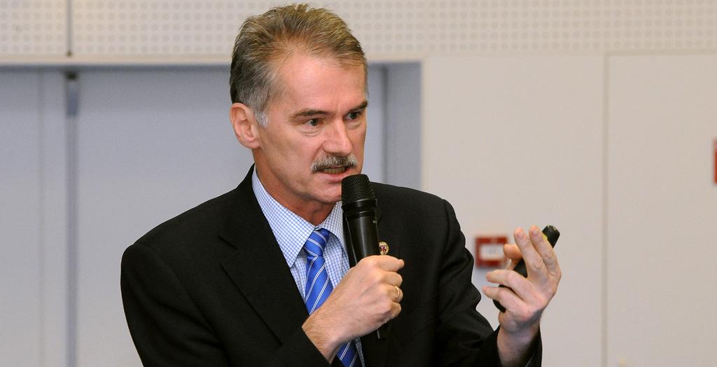 Konferenciák A BME Űrfórum (azaz a nyilvános ülés) gyakran konferencia formájában kerül megszervezésre. A 2013. februári és a 2014.