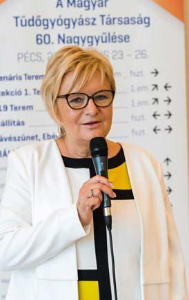 Pécsen rendezték a Magyar Tüdõgyógyász Társaság (MTT) 60. Nagygyûlését 37 Dr. Sárosi Veronika A Kováts Ferenc-díj kiosztása, balról a 2. dr.