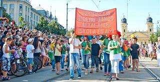 Galiba Fesztivál 2013.augusztus 19. 16-18 óra A mi kertünkben olyan a szilva, Mindegyik meg van puszilva.