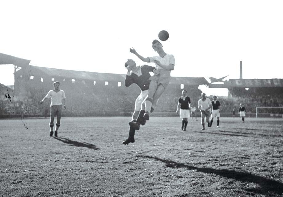 FOTÓ 70 F A foci minden előtt! Kövesd és szurkolj! Fotó: 1949., www.fortepan.