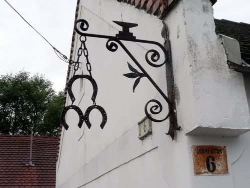 Utcák, Hirdetések terek