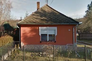 szomszédos épületek mintájára kialakítani a tetőformákat.