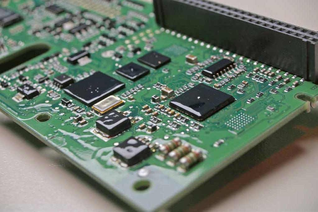 A VLT Automation Drive frekvenciaváltók IP 20-as mechanikai védettségű modelljei kapcsolószekrénybe való szerelésre optimálisak.