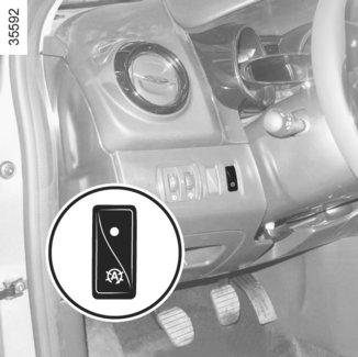 STOP AND START FUNKCIÓ (4/4) A motor automatikus újraindulásával kapcsolatos jellemzők Bizonyos körülmények között, a motor beavatkozás nélkül is újraindul az Ön biztonsága és kényelme érdekében.