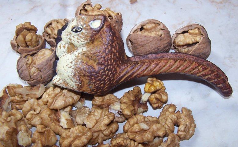 Még annak is örül, ha kemény feketediót törhet. Tisztelt diótörő Kollégám, emlékszik rá, amikor felhívott karácsony előtt?