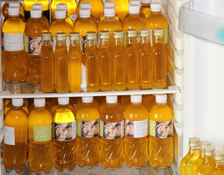 Nemcsak a hőmérséklet, a fény is avasítja a dióolajat. Sötétben kell tartani.