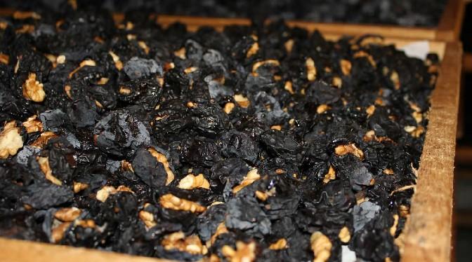 De ha már minden ötletből kifogytunk, készítsünk vegyes csemegetálat dióból, mandulából, mogyoróból, mazsolából.
