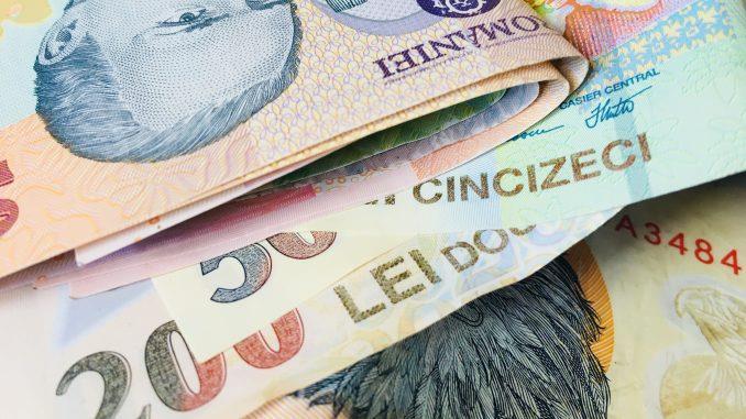 intézet. A bruttó átlagbér márciusban elérte a 4488 lejt (304 ezer forint), a nettó átlagbér 2704 lej (183 ezer forint) volt.