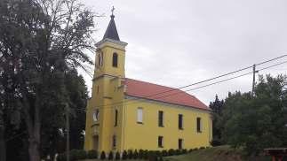 Örökségünk 14 2 Az Evangélikus templom a község vallási központját jelenti. A román stílusú templom a Fő utcán emelkedő dombtetőn áll 1869-ben történt felszentelése óta.