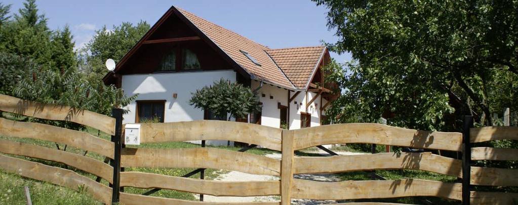 A településrészen a padlóvonal jelentős megemelése nem jellemző, célszerű hogy a bejárat a terepszinttől csak egy-két lépcsőfokkal