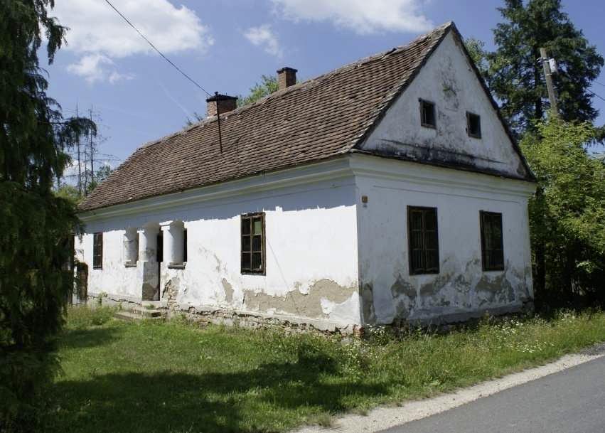 jellemzők Ispánk község területén egy műemlék található.