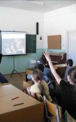 A gyerekek elolvassák magukban az idézetet, átgondolják, a csoporton belül megbeszélik.