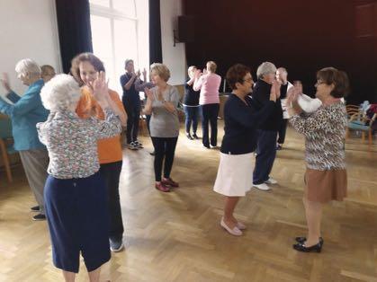 STRÓFA TRIÓ VERS-ZENE KLUB A Strófa Trió 2006 áprilisában alakult, a magyar és a világirodalom verseiből állítja össze zenés műsorát.