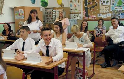 MI ÚJSÁG FÉNYSZARUN? 2017/6 5 Új okostantermeket kapott a jászfényszarui általános iskola Jászfényszaru, 2017. 06. 14.