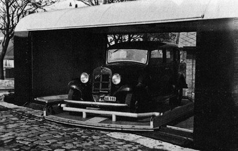 1936-ban elhatározták, hogy Horthy Miklós kormányzó Turán vonat szerelvényét a személygépkocsijának szállítására alkalmasan átépített kocsival egészítik ki.