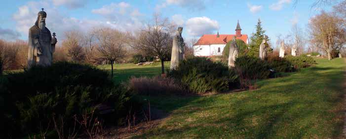 A Magyar Szentek Sétánya Kisfaludi Strobl Zsigmond szobraival a kápolna felé vezető út mentén Szent Miklós, Kecskemét