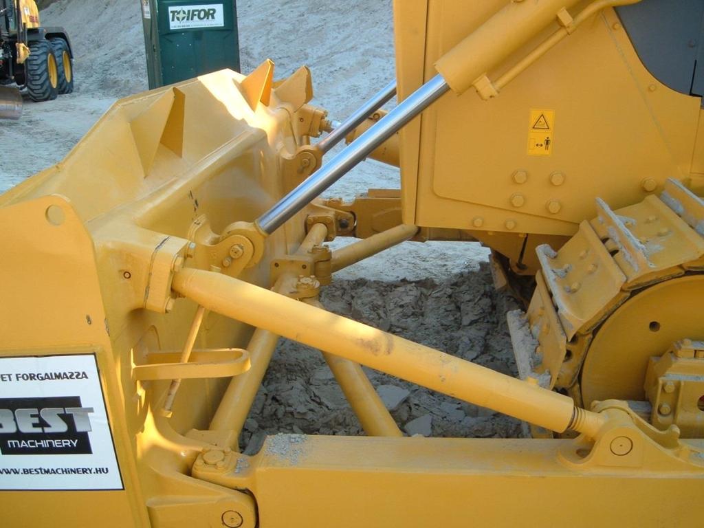 erőátvitel-mozgatás mechanikus hidraulikus járómű gumikerekes lánctalpas szerelék elöl merőleges