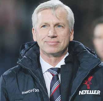 Manchester United vyhral vo Watforde a Tottenham s nádychom prekvapenia neuspel na pôde Leicestru City.