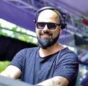 A népszerű zenekar amely Völgyesi Gabiékhoz hasonlóan nem először járt a Kolorfesztiválon az összes nagy slágerét elhozta Kazincbarcikára, a Vidéki sanzon éppúgy megszólalt, mint a